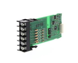 Omron Optionskort (SLOT D) K35-3 med en sort M3 klemrække på venstre side og et hvidt stik til højre.