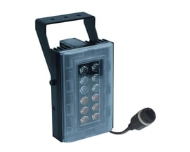 Hybrid LED-lampe med IR og hvidt lys til IP-kameraer, viser LED-array og monteringsbeslag i sort aluminium med gennemsigtigt hus.
