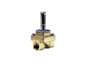 Nærbillede af Danfoss EV250B magnetventil, viser messing ventilhus, G1/2 gevind og EPDM tætningsdetaljer.