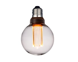 Halo Design COLORS DIM LED mini globe BLITZ-pære med klart glas, E27-fatning og lysende filament.