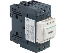 Schneider Electric TeSys D kontaktor 40A 3P, 24V DC, set fra siden med tydelig visning af hjælpekontakter og mærkat.