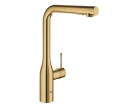 Grohe Essence køkkenarmatur i poleret Cool Sunrise messing med L-tud og en sidebetjent greb, vist isoleret på hvid baggrund.