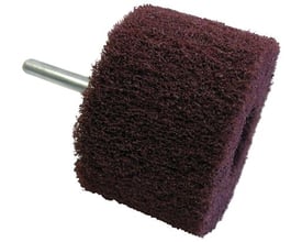 Tyrolit vlies vifte 60x30-6x40 A medium P i brun med metal spindel på hvid baggrund.