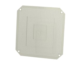 Fibox NEO MPI3232 montageplade i kunststof, 320 x 320 mm, set skråt med tæt gitter af firkantede huller.
