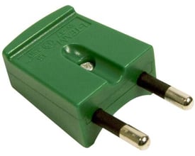 Grøn, slagfast stikprop uden jord, 16A 250V, lavet af polycarbonat, vist på hvid baggrund.