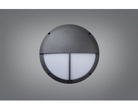 Ragner halvskærm vægarmatur i grå, trykstøbt aluminium med opal polycarbonat skærm.