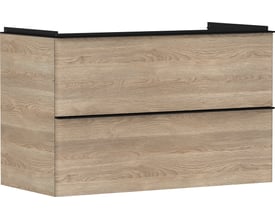 Hansgrohe Xelu Q væghængt vaskeskab i naturlig eg finish med to skuffer og integrerede aluminiumsgreb.