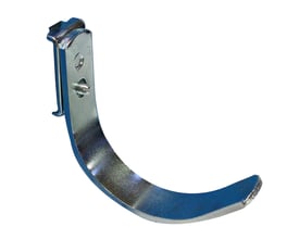 Bøjle fra Maskinfabrikken Universal i 3 x 20 mm fladstål med en enkel bagplade og skrue. Den passer til firkantede huller på hulplader.