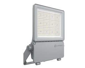 Grå LEDVANCE Floodlight Flex LED-projektør på 130 W og 15.000 lm, set skråt forfra med monteringsbeslag.