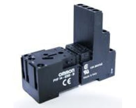 Omron PYF14-ESS-B sort fatning med fælles NC & NO terminaler i toppen og spoleterminaler i bunden.