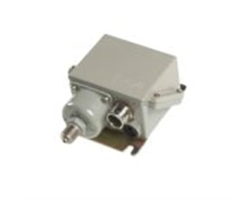 Kompakt Danfoss KPS 35 pressostat i lysegrå, vist fra siden med G 3/8 A" tilslutning og monteringsbeslag.