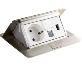 Legrand Popop planforsænket el-boks med 4 moduler, åben klap viser europæisk stikkontakt, USB-port og en afbryder i rustfrit stål finish.