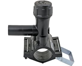 AVK Fusamatic anboringsbøjle 160x63 mm PE100 PN16 med snaplås og Autopin, fremhæver produktets tydelige markeringer og konstruktion.