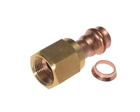 Nærbillede af Conex MaxiPro flareadapter med 3/8" gevind i messing og kobber, med en kobber-ring ved siden af.