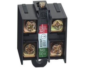 Schneider Electric XE2NP2161 kontaktelement med 1NO+1NC konfiguration, vist forfra med skrueterminaler og mærkater.