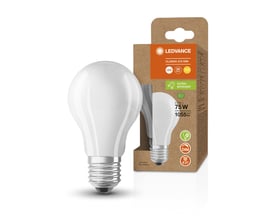 Ledvance LED Standard Mat lyskilde på E27 sokkel, med 1055lm og 5,7W effekt, vist ved siden af sin emballage med energimærke B.