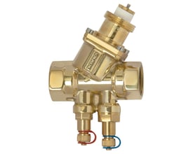 Frese Compact Veriflow DN50 M/M flowmåler i messing med tydelig mærkning og tilslutninger på hvid baggrund.