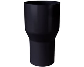 Sort Plastmo-overgang i plast med bred åbning, der går over i en smallere rørtilslutning, Ø110x75 mm.