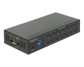Sort DeLock 63311 industriel USB-hub med syv blå USB 3.0 Type-A-porte, vist skråt forfra.
