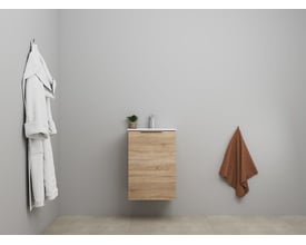 Sanibell Online møbelpakke i bardolino eg, 46 cm bred, med hvid vask og krom greb, hængende på grå væg.