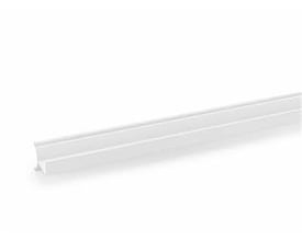Nærbillede af enden af et hvidt PVC skillespor til Signa/Signo, der viser monteringsdetaljer.