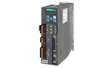 Siemens SINAMICS V90 frekvensomformer med display, knapper og diverse tilslutningsporte på siden, designet til 200-240V.