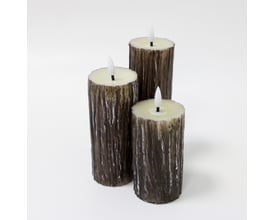 Tre LEDlife bloklys i træ-look med smelteeffekt, der viser deres forskellige højder på en hvid baggrund.