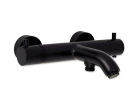 Mat sort kar- og brusearmatur med et moderne og minimalistisk design, der passer til stilfulde badeværelser.