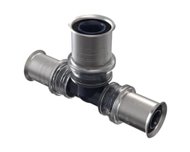 Wavin Tigris K5 T-stykke i PPSU-plast med tre forskellige tilslutninger: 32mm, 20mm og 25mm, på hvid baggrund.