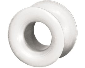 ETI Pasring D02 50A, en hvid plastring set fra siden, der viser dens kegleformede ender.