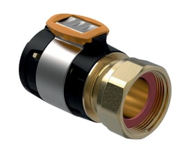 3D-rendering af Geberit FlowFit overgang 50x33mmx1 1/2" i blyfri siliciumbronze med orange klik-detalje og rød pakning.