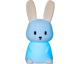Nærbillede af Star Trading kanin LED børnelampe i hvid plast, der lyser blåt på en ensfarvet baggrund.