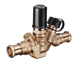 Kemper Multi-Therm termostatisk cirkulationsventil i rødgods med 22 mm muffetilslutning og sort justeringshætte.