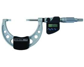 Digitalt mikrometer fra Mitutoyo, 0-25 mm, med klingeformet bøjle og letlæseligt LCD-display.