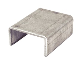 EJOT bundplade på 97 x 20 mm med grå overflade og åbent, U-formet tværsnit set skråt ovenfra.