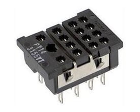 Omron PY14 14-polet stikdåse med loddeklemmer og bagtilslutning, vist på neutral baggrund.