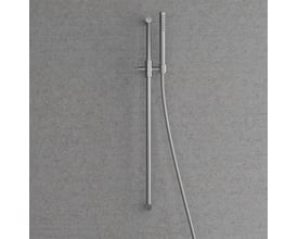 Detaljeret billede af Scandtap Steel Pleasure brusesætets håndbruser og 1500 mm bruseslange i rustfrit stål.
