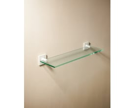 Cosmic Glass hylde i mat hvid med dimensionerne 400 x 45 x 105 mm, monteret på en beige væg.