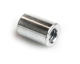 Rund gevindmuffe M10x30, elgalvaniseret (FZB), med synligt indvendigt gevind og blank metaloverflade.