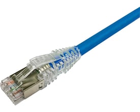 CATERPILLAR Cat.6A STP patchkabel på 1,5 meter i blå med transparente slimline aflastningstyller.
