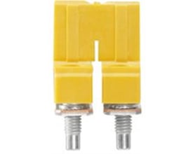 Nærbillede af Weidmüller Laske T/WDU 6mm, 2-polet, WQV 6/2, der viser de gule isoleringsdele og M3 skruer.