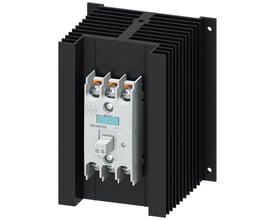 Siemens 3RF2 solid-state kontaktor, 3-faset, 50A og 48-600V, med integreret køleplade og tilslutningsklemmer.