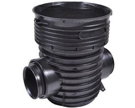 Wavin Tegra rense-/inspektionsbrønd i sort PP-plast med en opføring på Ø425 mm og en indgang/afgang på Ø200 mm.