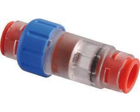 CommScope silikone rør til forsegling af små kabler, med røde og blå samlinger, isoleret på hvid baggrund.