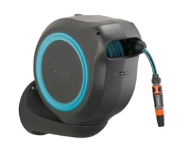 Gardena RollUp vægslangeboks i turkis og grå med 20 meter slange, viser automatisk oprulningsmekanisme på hvid baggrund.