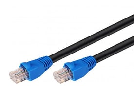 MicroConnect U/UTP CAT6-netværkskabel på 5 meter til udendørs brug, med sort kabel og blå stik.