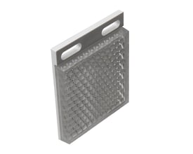 Carlo Gavazzi prismereflektor til lysgardin med facetteret refleksionsflade og aflange monteringshuller, 51,5 x 61 x 8 mm.