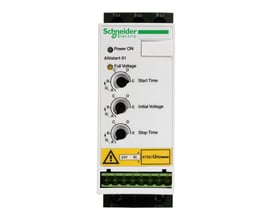 Schneider Electric Altistart U01 softstarter med 'Power ON' LED og justeringsknapper for starttid, spænding og stoptid.