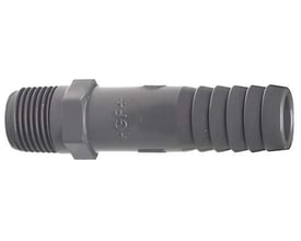 Cylindrisk grå PVC slangestuds med 3/4" udvendigt gevind og en 25mm slangetilslutning med ribber.