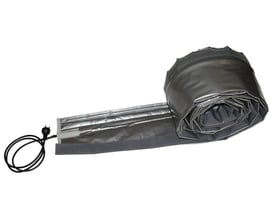 Heatcom 20 meter varmesvøb til frostsikring, der viser et nærbillede af den grå isolering og velcro-lukning, klar til montering på et rør.